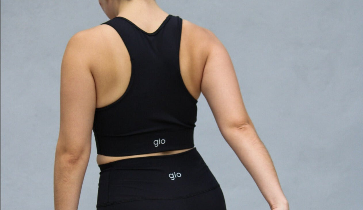 Top deportivo negro
